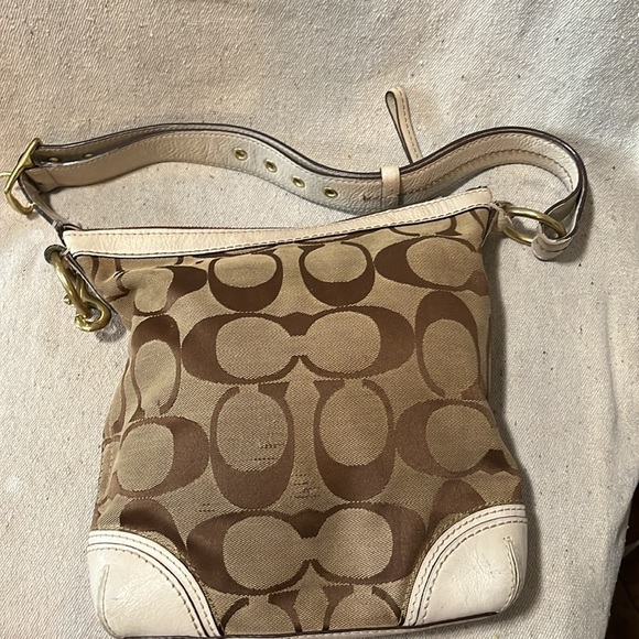 COACH Pretty Shoulder Bag With A Couple of Flaws - Picture 6 of 11